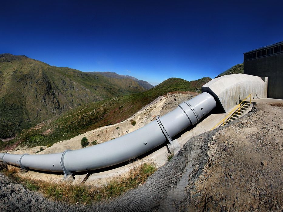 Jak działa elektrownia fotowoltaiczna i skąd bierze się energia ze słońca?